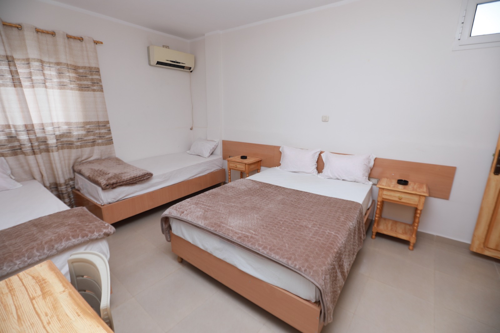 Chambre Familiale — grand lit double et lit simple
